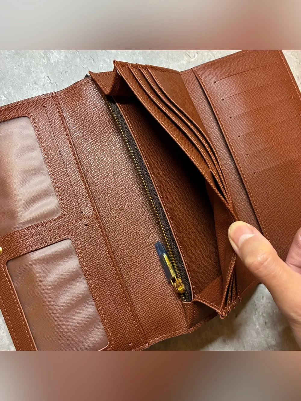 unbranded classic wallet